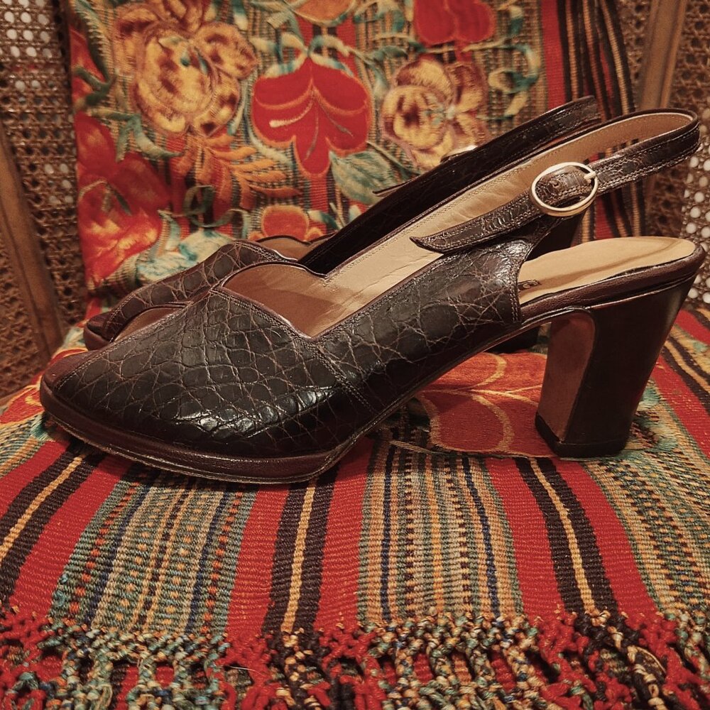 Vintage  1940s Style EUC Brown Croc Leather Peep Toe Platform Heels. EU 38-US 7
